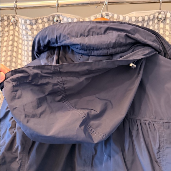 Burberry Navy Rain Coat w/ Foldaway Hood EUC, US Size 14 OFFERS ACCEPTED - Picture 8 of 10